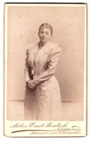 Fotografie Ernst Jentzsch, Weiss, Kaiserstr., Porträt einer Dame