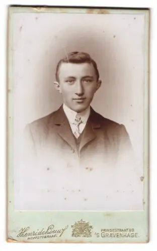 Fotografie Henri de Houwf, `s Gravenhage, Prinsestraat 99, Porträt eines jungen Mannes