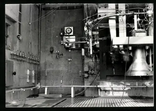 2 Fotografien Ansicht Trauen, Raketen Versuchsanstalt der ERNO Raumfahrttechnik GmbH, 3 Stufe der Europa1 Rajete