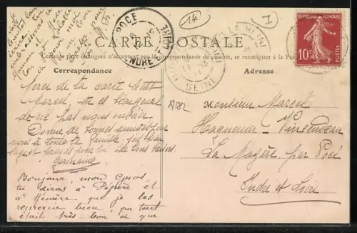 AK Périers, L`École des Garcons avec élèves devant le bâtiment