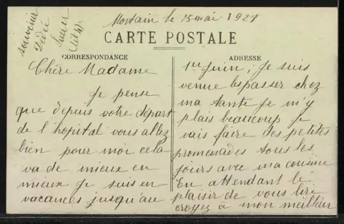 AK Mortain /Manche, La Grande Rue avec passants et maisons en pierre