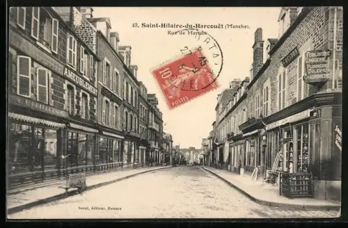 AK Saint-Hilaire-du-Harcouët /Manche, Rue de Mortain animée avec commerces et passants