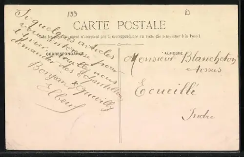 AK Saint-Hilaire-du-Harcouët /Manche, Rue de Mortain animée avec commerces et passants