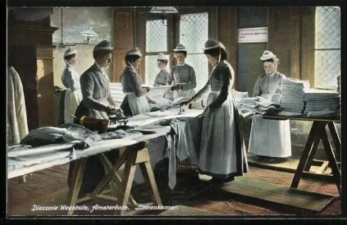 AK Amsterdam, Frau in der Bügelkammer der Diakonie Weeshuis