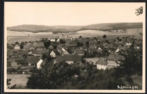 AK Schöningen, Ortsansicht mit Fachwerkhäusern und umliegender Landschaft