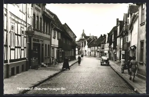 AK Helmstedt, Braunschweiger Str., Strassenszene, Fachwerkhäuser