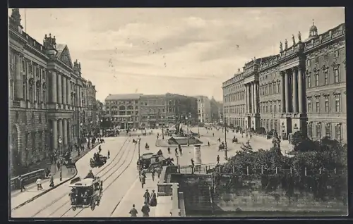 AK Berlin, Schlossplatz, Strassenbahn, Reiterstandbild, historische Gebäude