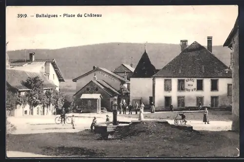 AK Ballaigues, Place du Château et Hotel de la Choix d`Or