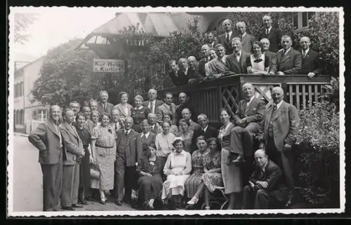 Foto-AK Bad Bertrich, Hotel Zum Kurfürst, Gruppenbild
