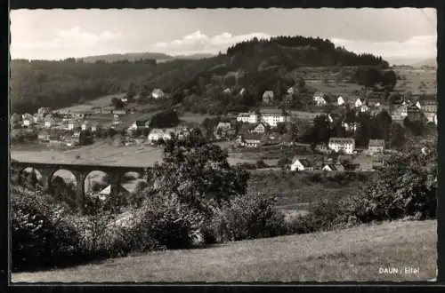 AK Daun /Eifel, Ortsansicht aus der Vogelschau