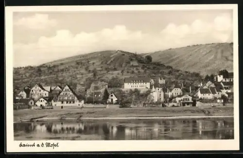 AK Kaimt a. d. Mosel, Ortsansicht mit Fachwerkhäusern und Weinbergen