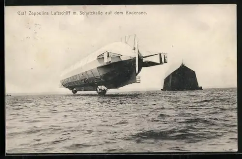 AK Graf Zeppelins Luftschiff m. Schutzhalle auf dem Bodensee