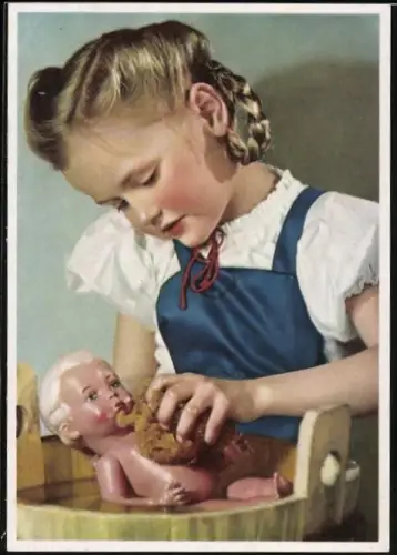 AK Kleines Mädchen wäscht ihre Puppe