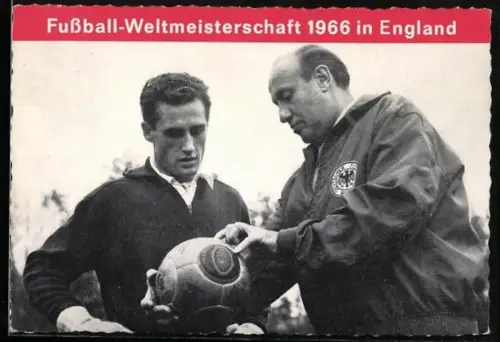 AK England, Fussball-Weltmeisterschaft, Bundestrainer Helmut Schön und Torwart Hans Tilkowsky