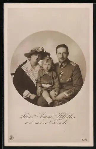AK Prinz August Wilhelm von Preussen mit Familie im Portrait