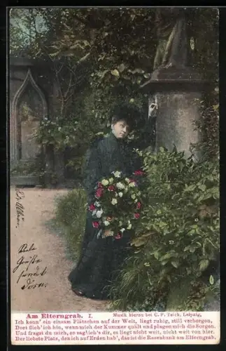 AK Dame in Trauerkleidung steht am Elterngrab