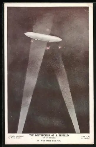 AK The Destruction of a Zeppelin, Well under Gun Fire, Zeppelin unter Flakbeschuss