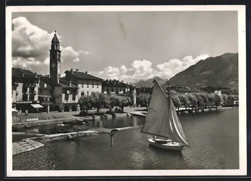 AK Ascona /Lago Maggiore, Panorama mit Segelboot