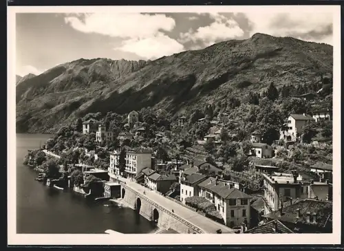 AK Ascona, Ortsansicht mit See und Berglandschaft