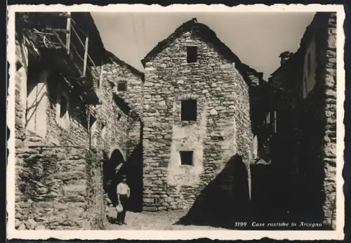 AK Arcegno, Case rustiche