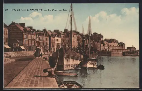 AK St-Valery-en-Caux, Le Port avec bateaux amarrés le long du quai
