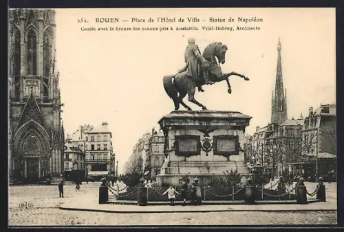 AK Rouen, Place de l`Hôtel de Ville, Statue de Napoléon