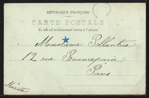 AK Martin-Église, Vue des bâtiments traditionnels et de la route principale