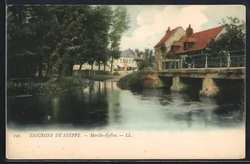 AK Martin-Église, Vue du pont et de la rivière dans un paysage verdoyant