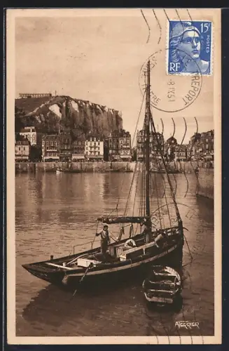 AK Le Treport-Eu-Mers, Le bateau-pilote dans le port