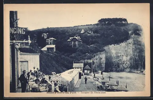 AK Saint-Pierre-en-Port, Terrasse du Restaurant avec vue sur la falaise et la plage