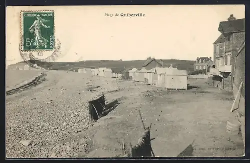 AK Quiberville, Plage de Quiberville avec cabines de plage et maisons en bord de mer