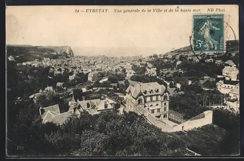AK Étretat, Vue générale de la Ville et de la haute mer