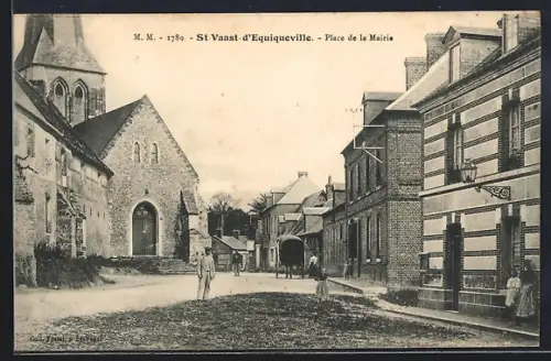 AK St-Vaast-d`Equiqueville, Place de la Mairie avec vue sur l`église et les bâtiments environnants