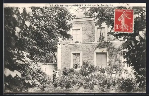 AK Le Mesnil-sous-Jumièges /S.-Inf., Le Presbytère et son jardin fleuri