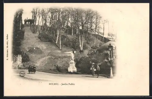AK Bolbec, Jardin Public avec statue et pavillon en arrière-plan