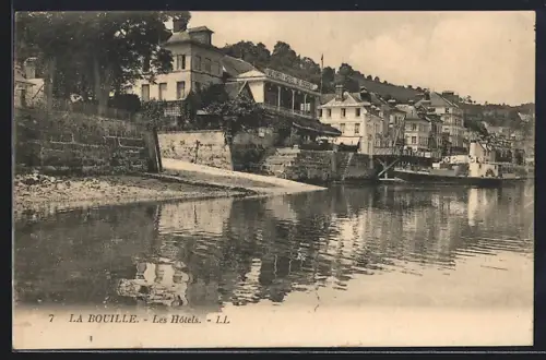 AK La Bouille, Les Hôtels et vue sur la rivière