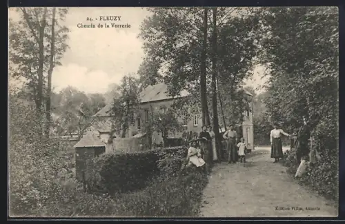 AK Fleuzy, Chemin de la Verrerie avec villageois en promenade