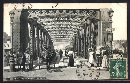 AK Dieppe, Le pont tournant du Pollet avec passants et calèche