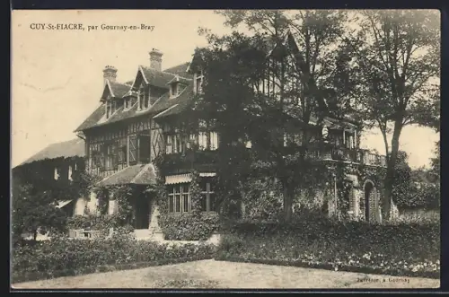 AK Cuy-St-Fiacre /Gournay-en-Bray, Maison pittoresque entourée d`arbres et de jardins verdoyants