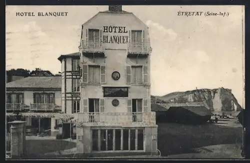 AK Étretat /Seine-Inf., Hôtel Blanquet avec vue sur les falaises majestueuses