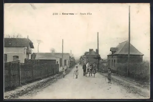 AK Envermeu, Route d`Eu avec enfants et charrette sur le chemin