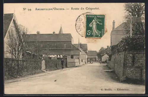 AK Angerville-l`Orcher, Route de Criquetot avec vue sur la rue principale et maisons environnantes