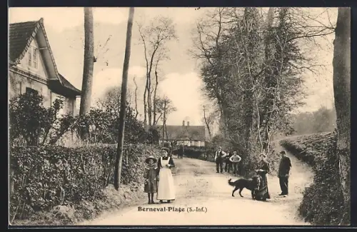 AK Berneval-Plage /S.-Inf., Promenade villageoise avec habitants et chiens