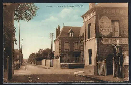 AK Oissel, La rue du Docteur COTONI avec bâtiment et enseignes commerciales