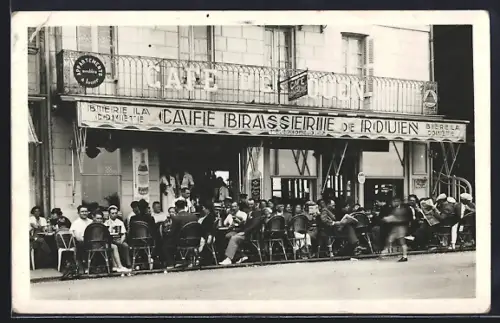 Foto-AK Le Tréport, Café Brasserie de Rouen avec terrasses animées