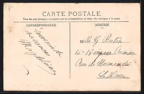 AK St-Gilles-de-la-Neuville, L`École avec vaches devant un bâtiment en brique