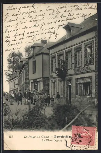 AK Bec-de-Mortagne, La Place Leguay avec vue sur les habitants et boutiques animées