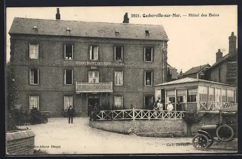 AK Quiberville-sur-Mer, Hôtel des Bains avec visiteurs et voiture à l`avant
