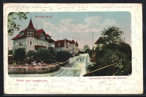 AK Langebrück, Hennigs Hotel, Dresdener Strasse am Bahnhof