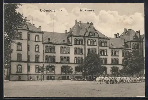 AK Oldenburg / O., Infanterie-Kaserne mit Soldaten